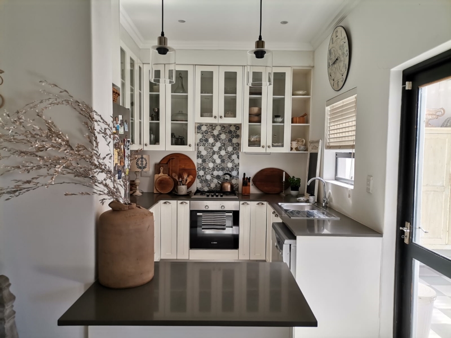 To Let 3 Bedroom Property for Rent in Martinville Western Cape